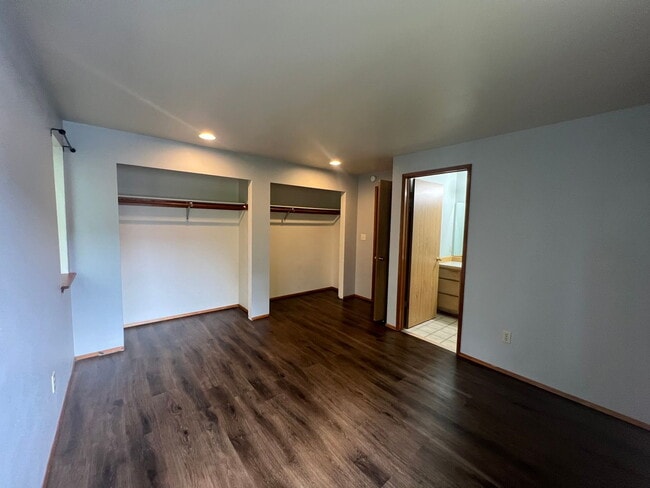 Building Photo - 2217 W Xenia Ln