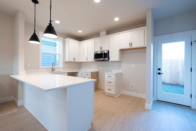 Building Photo - New Build 3 Bed, 1.5 Bath Rental Home in Centennial neighborhood!