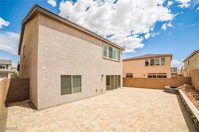 Building Photo - 7412 Legacy Pt St