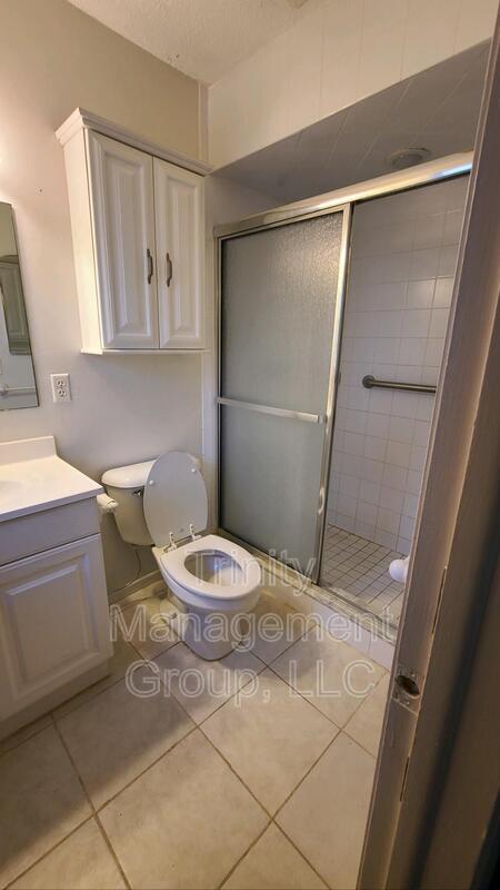 Building Photo - 105 N Edinburgh Dr