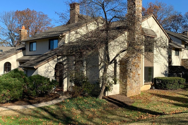 Exterior - 36 Oak Knoll Dr