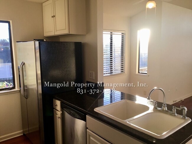 Building Photo - Charming Two-Story 2-Bed 2-Bath Home with Wrap-Around Balcony & Hardwood Floors in Seaside