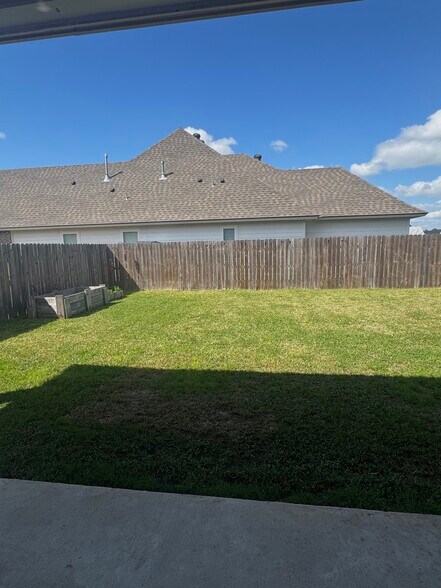 Building Photo - 103 Ella Hill St