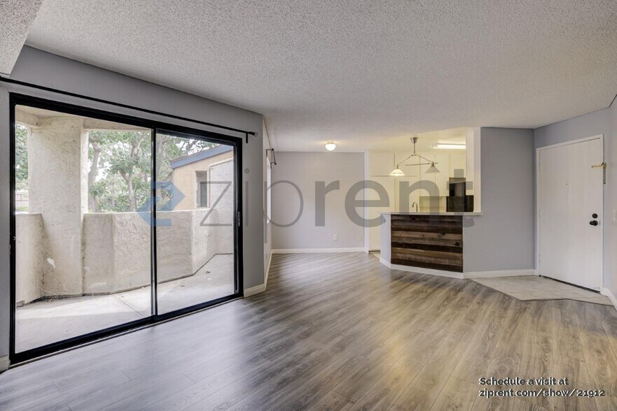 Building Photo - Unit 10