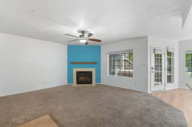Building Photo - Spacious 3 Bed/2 Bath Home in Lush Crestvi...