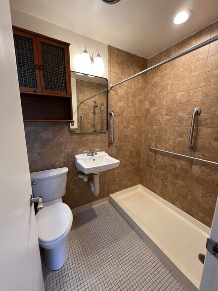 Building Photo - 4052 W Lake Rd