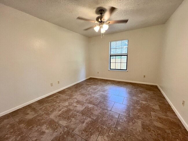 Building Photo - Charming 3-Bedroom Home for Rent in Harker...
