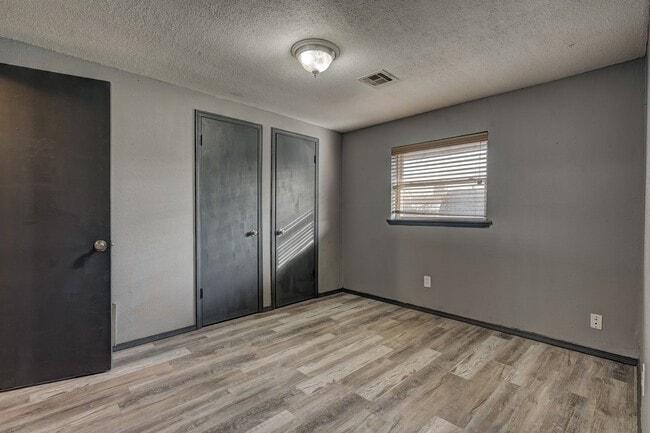 Building Photo - 3 bed, 1.5 bath Home in Yukon, OK