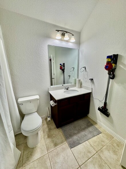 Building Photo - 1609 Harrongton Wy