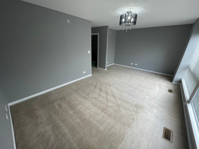 Building Photo - 621 Diamond Pointe Dr