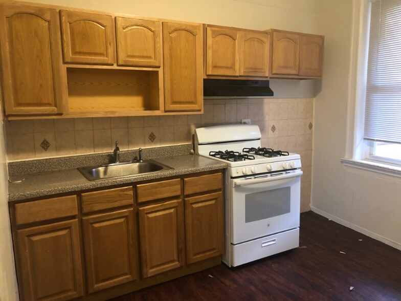 Building Photo - 39 Henry St