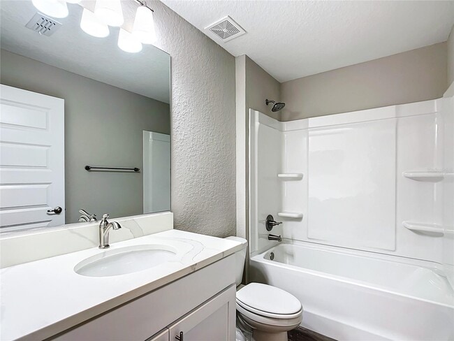 Building Photo - 15 Redwood Trak Trce