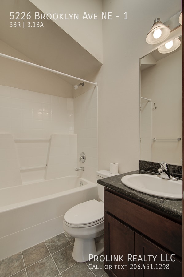 Building Photo - 5226 Brooklyn Ave NE