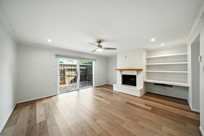 Building Photo - 10333 Longmont Dr
