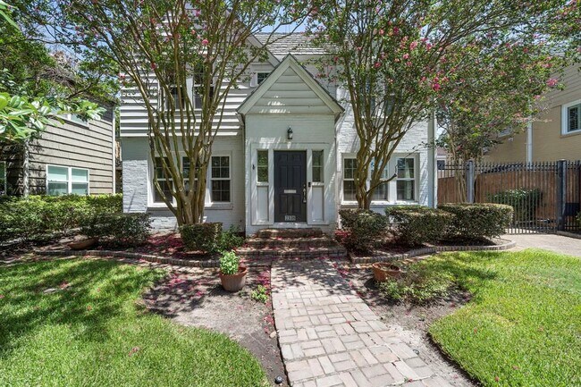 Primary Photo - 2338 Shakespeare St