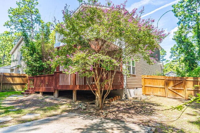 Building Photo - 555 N Saylor St