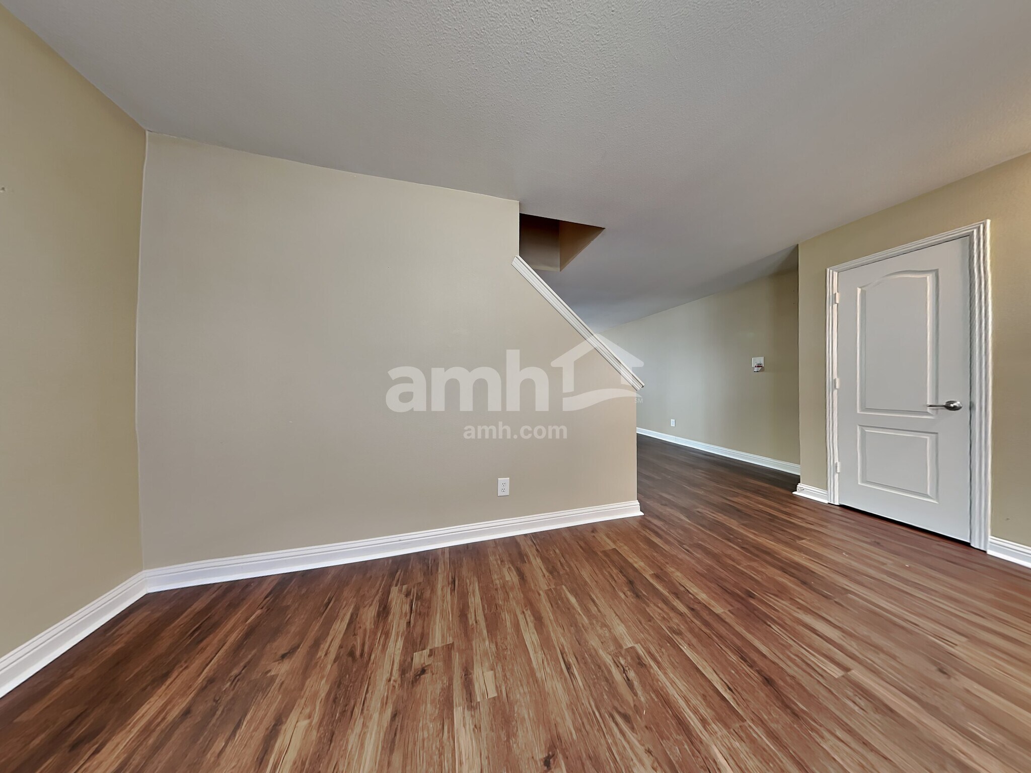 Building Photo - 853 Colonial Way