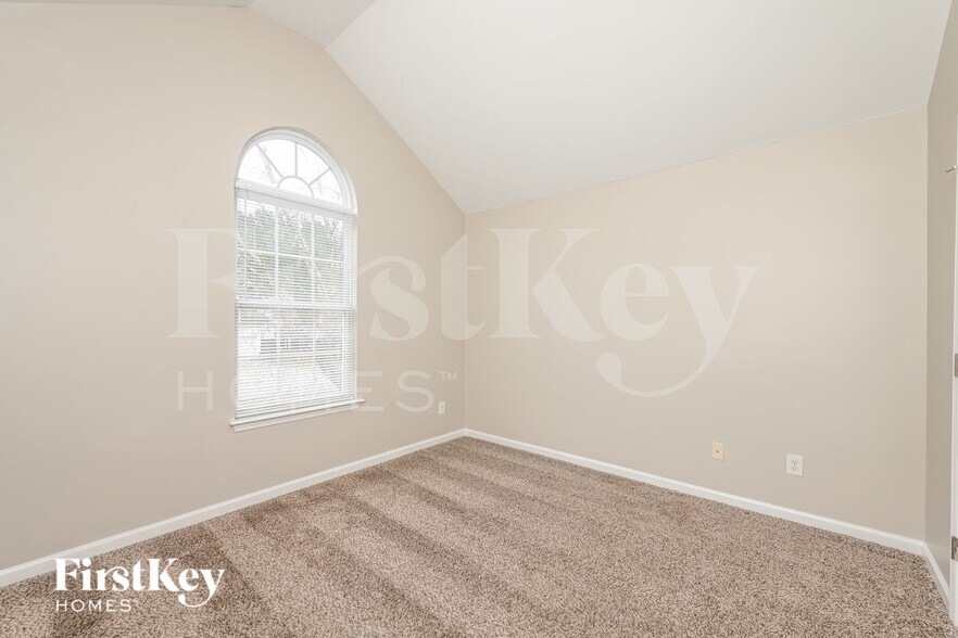 Building Photo - 52 Hamilton Dr