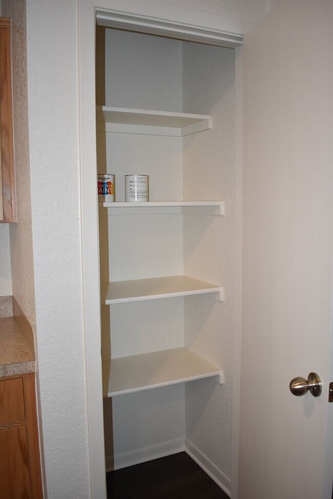 Building Photo - 504 S Juanita Dr