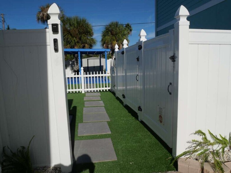 Building Photo - 13115 3rd St E