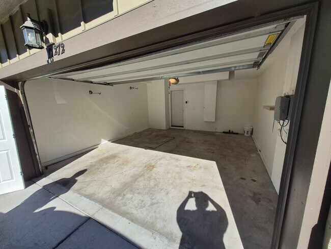 Building Photo - Great Townhouse in Arbor Station