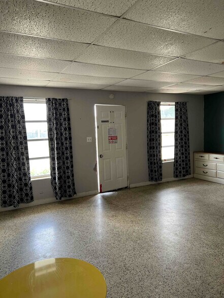 Building Photo - 6480 Miami Dr