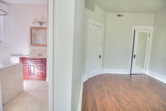 Building Photo - 3153 Magnolia Ave