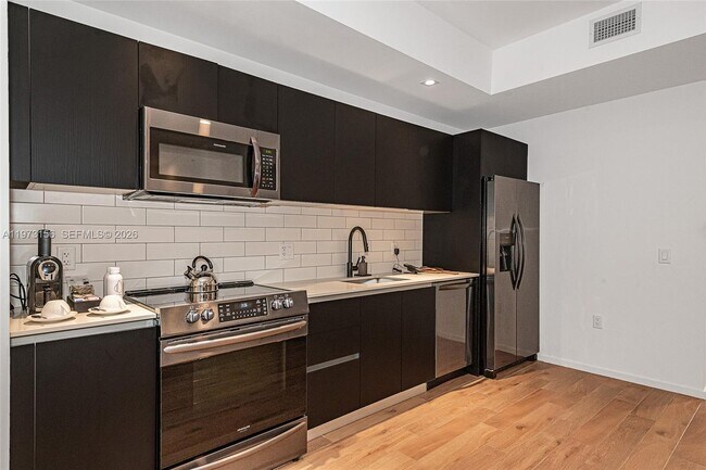 Building Photo - 398 NE 5th St