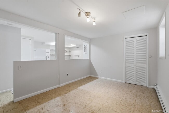 Building Photo - 25 Woodland Terrace Ct