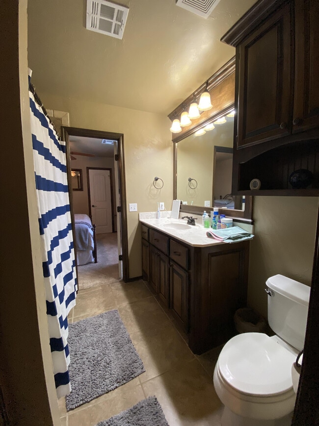 Building Photo - 812 Ryan Rd