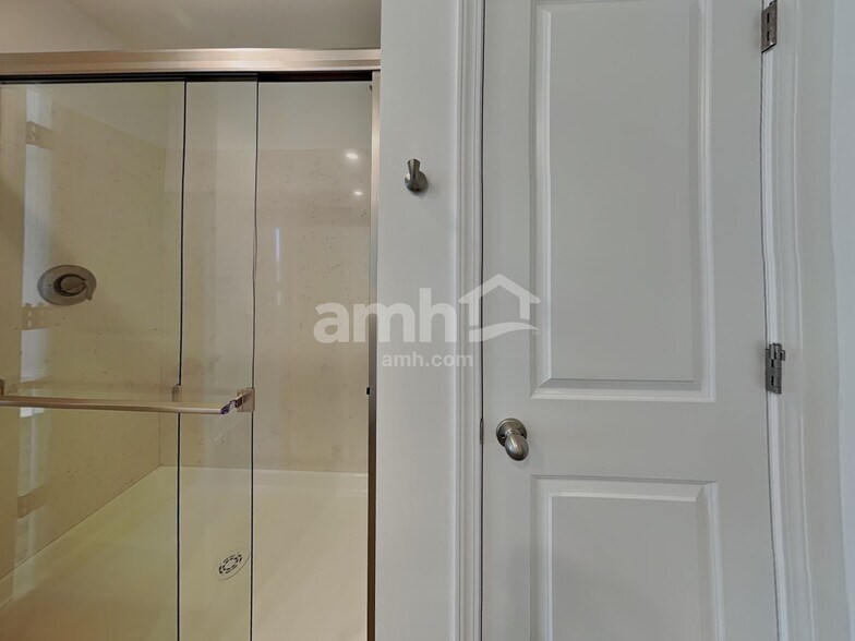 Building Photo - 9085 Henley Ave