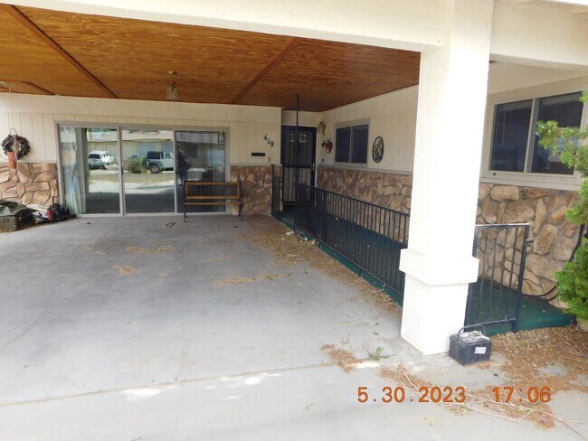 Building Photo - Comfy 3 bed 2 bath