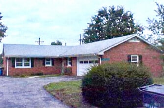 Building Photo - 425 Bryanwood Pkwy