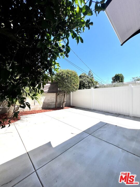 Building Photo - 285 W Montecito Ave