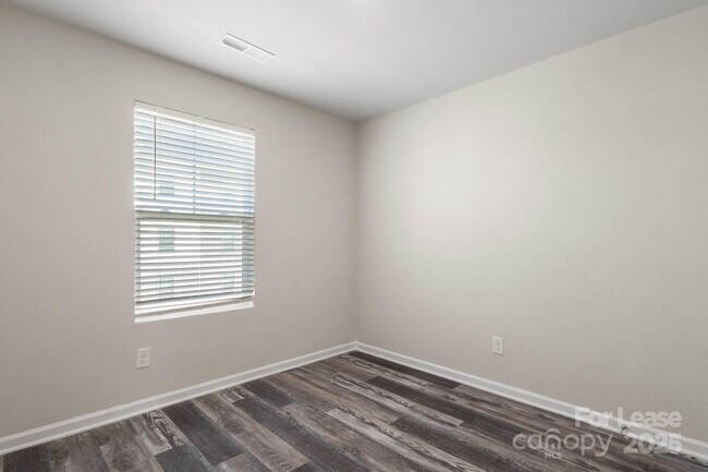 Building Photo - 117 Dogwood Vlg Trl