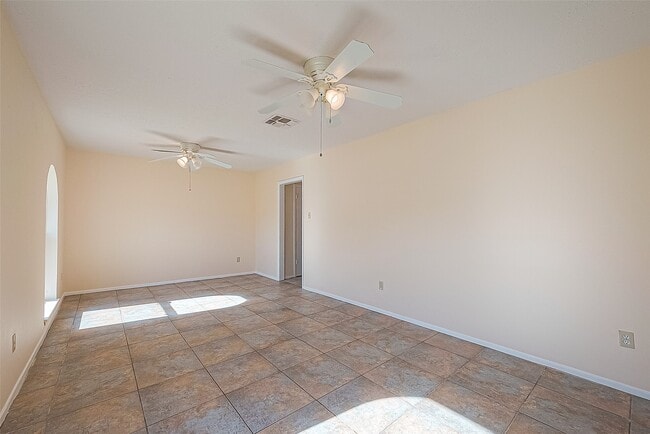 Building Photo - 830 Kenforest Dr