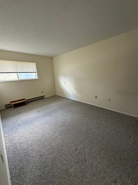 Building Photo - 190 Quarry Hill Rd