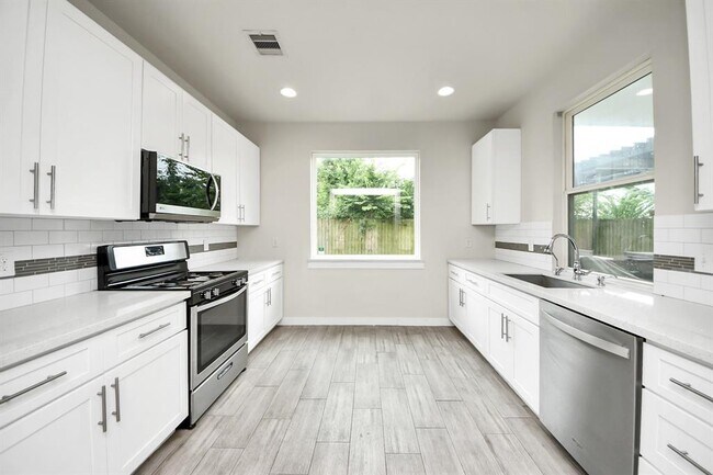 Building Photo - 4228 Bellfort Ave