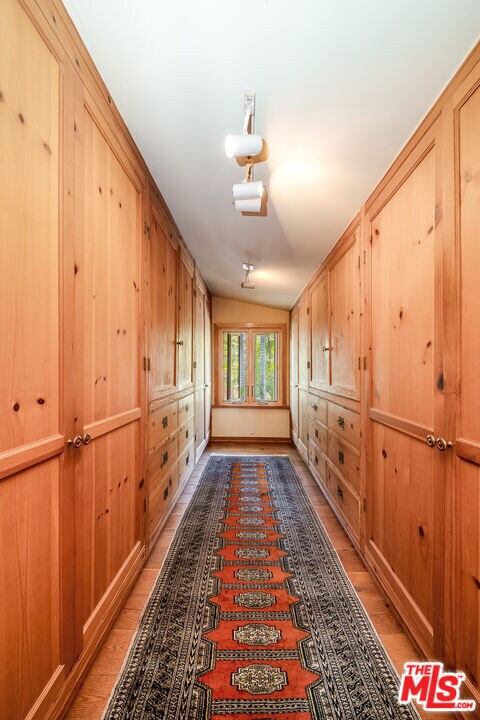 Building Photo - 454 E Rustic Rd