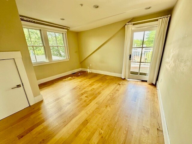 Building Photo - 408 Putnam Ave