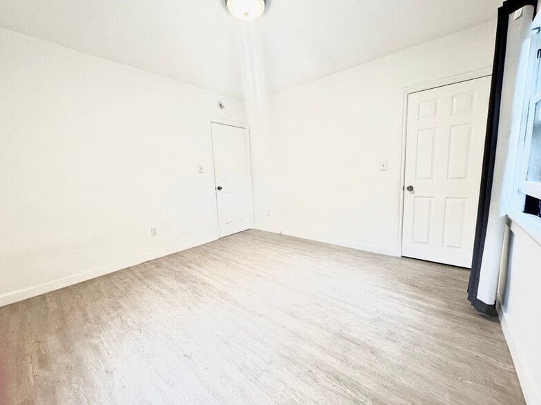 Building Photo - 1110 N Sweetzer Ave