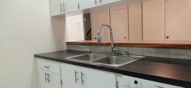 Building Photo - 2706-2712 12th Ct