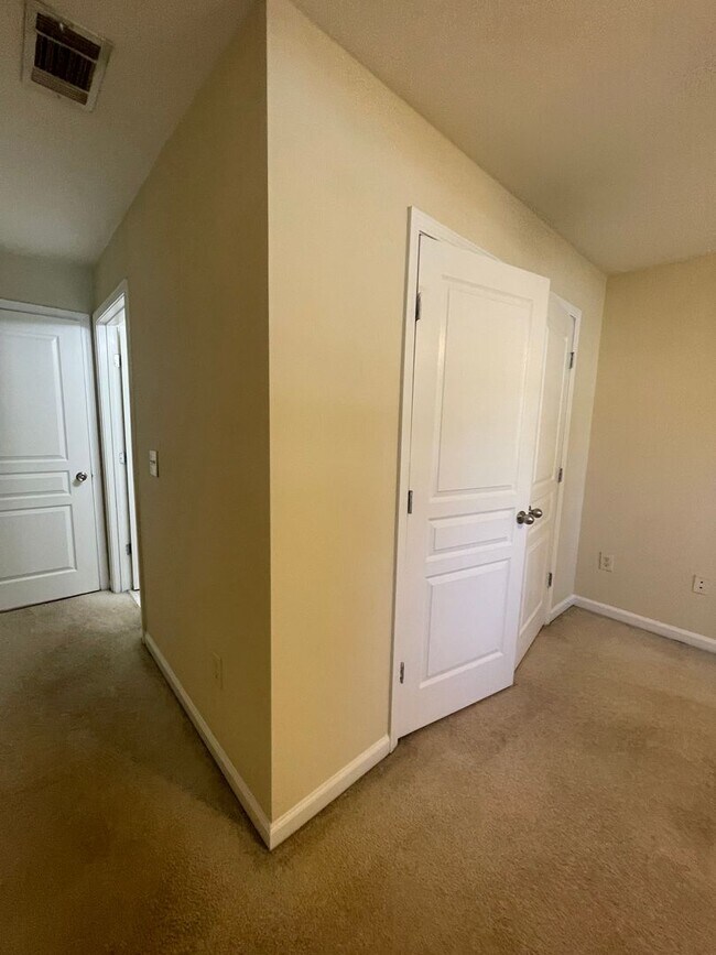 Building Photo - Two Bedrooms Available in this Three Bedroom Flat, Male Applicants!