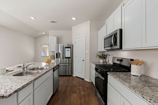 Building Photo - 3 Bedroom/2 Bath Redbird Ranch Subdivision