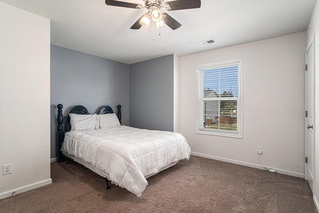 Building Photo - 252 Hyrne Dr