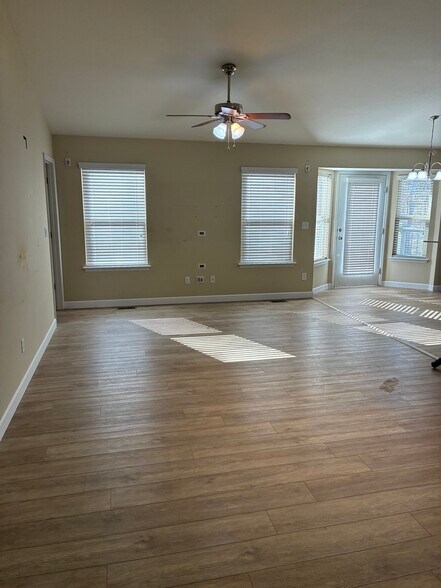 Building Photo - 1120 Marathon Dr