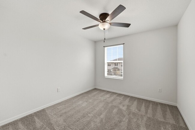 Building Photo - 3 Bedroom Resort Style Living in Gated Community