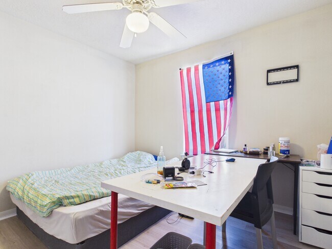Building Photo - 513 Camp Ct