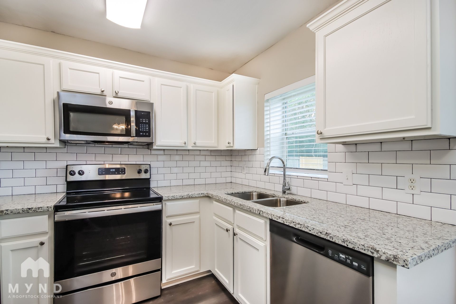 Building Photo - 126 Kellyn Oaks Dr