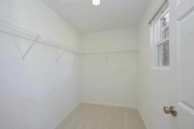 Building Photo - FREE TV!!